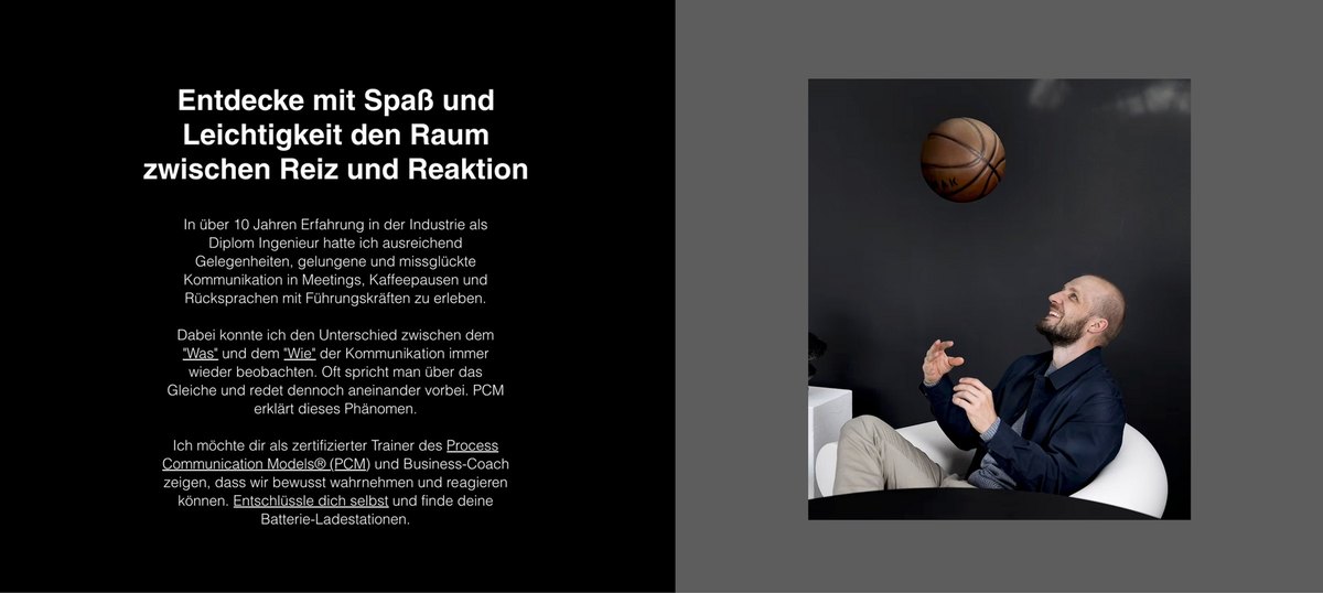 Webseiten-Layout mit Portrait eines lachenden Mannes im Sessel und schwebendem Basketball — Das Studiozwei, Werbefotograf München